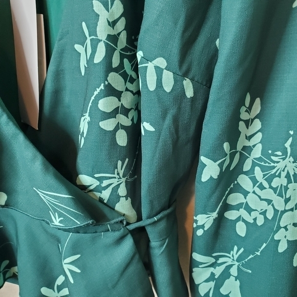 Finders Keepers Lime Cosmos Wrap Top Medium - Picture 9 of 10